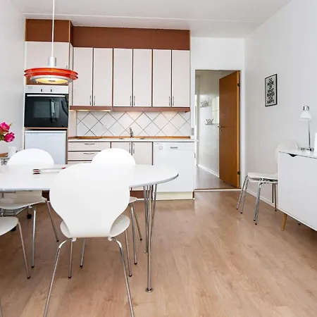 4 Person On A In Appartement
