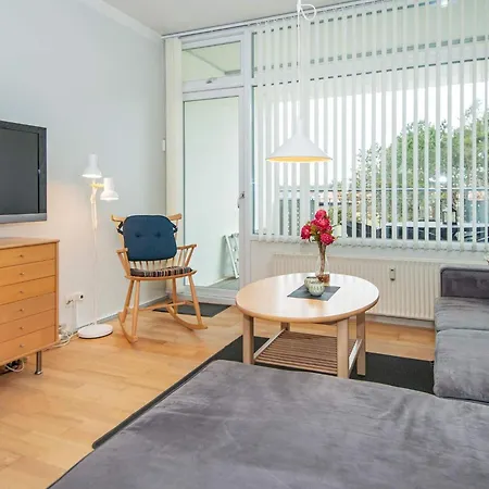4 Person On A In Appartement