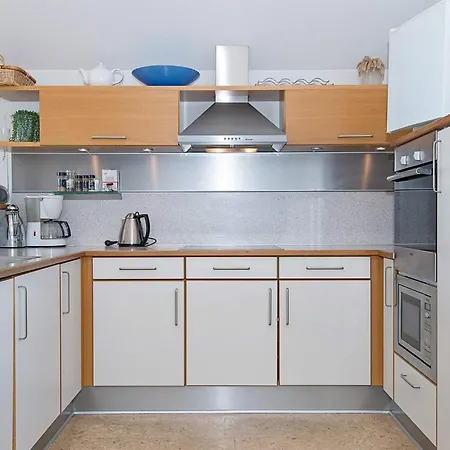 4 Person On A In Appartement *
